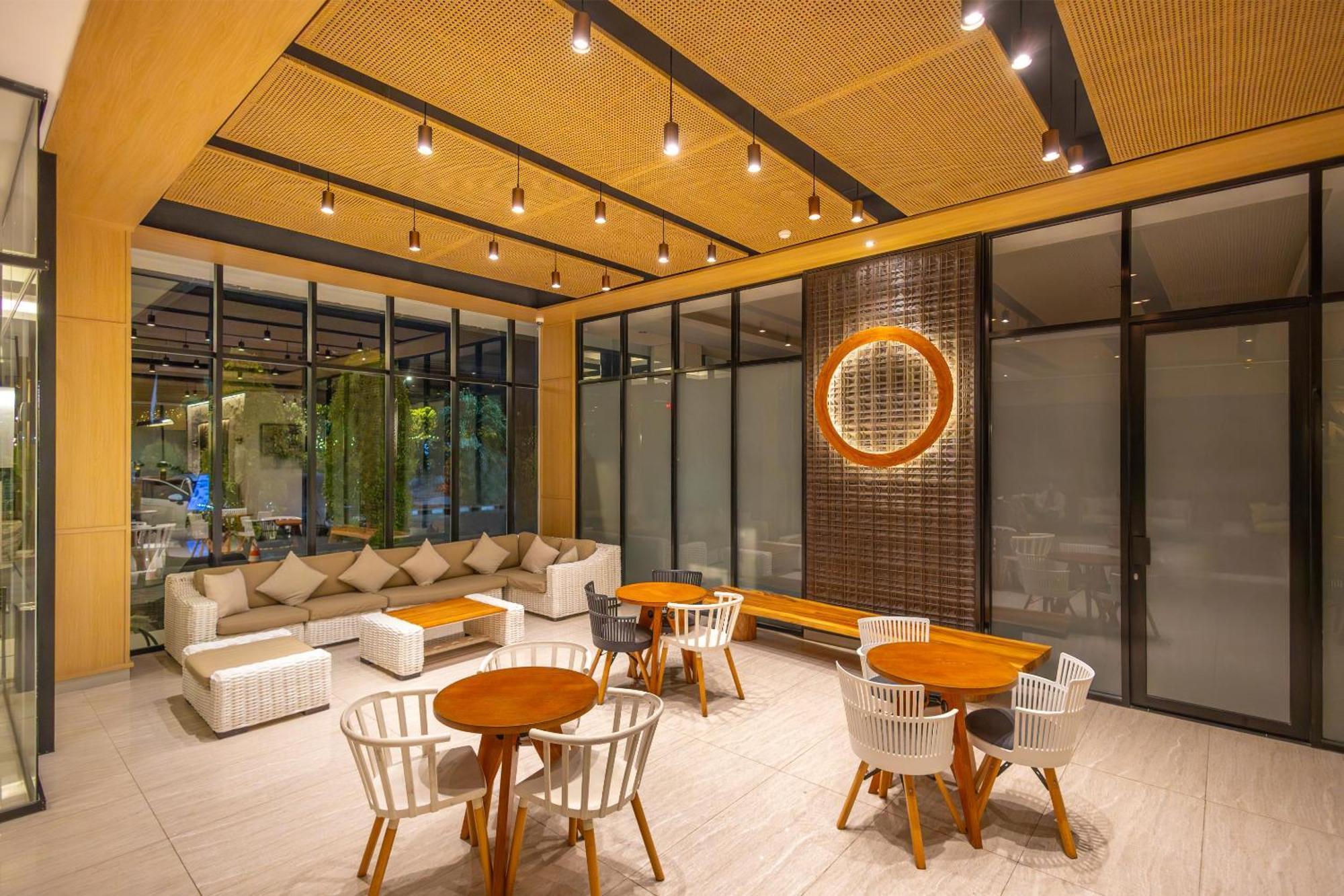 Hotel Neo Eltari Kupang By Aston Exterior foto