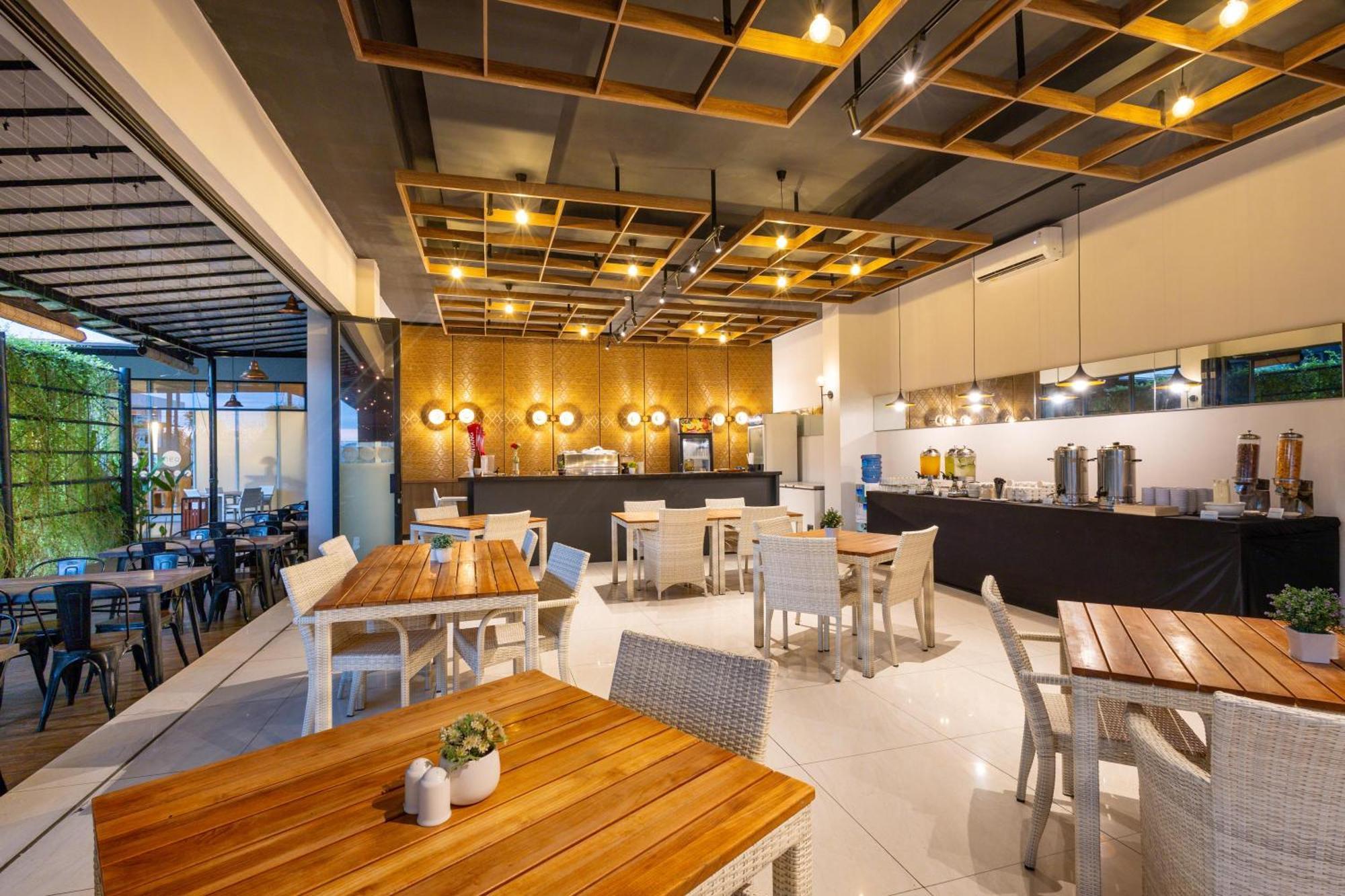Hotel Neo Eltari Kupang By Aston Exterior foto